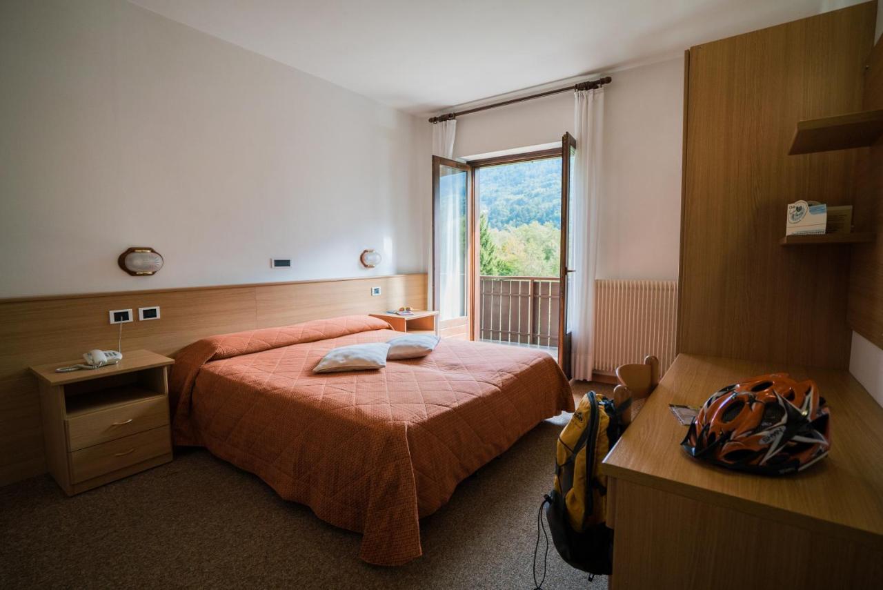 Hotel Rio Кадерцоне Екстериор снимка