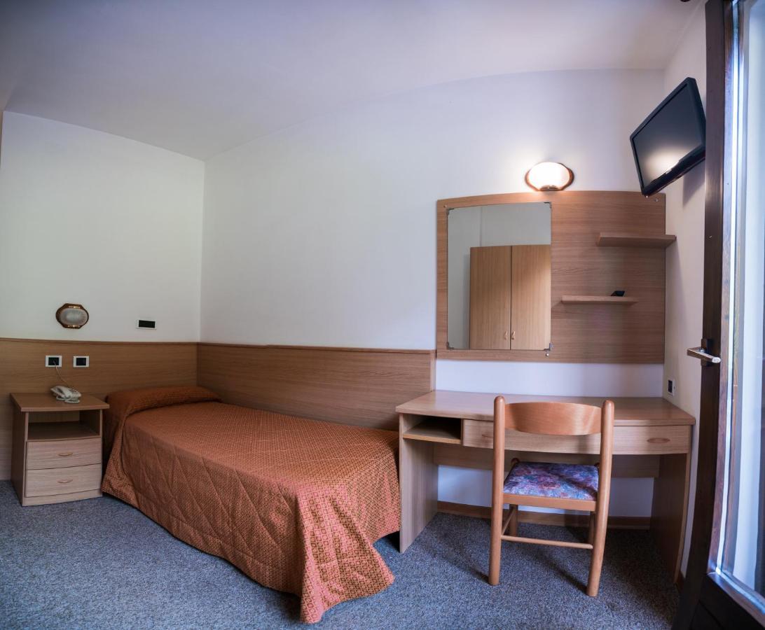Hotel Rio Кадерцоне Екстериор снимка