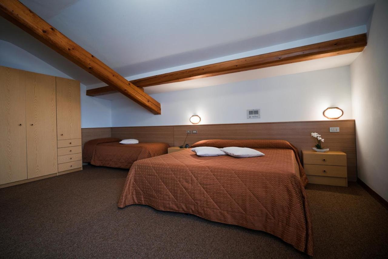 Hotel Rio Кадерцоне Екстериор снимка