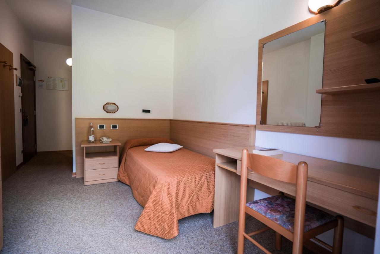 Hotel Rio Кадерцоне Екстериор снимка