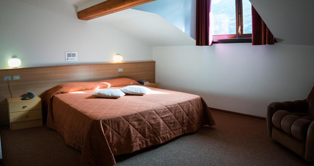 Hotel Rio Кадерцоне Екстериор снимка