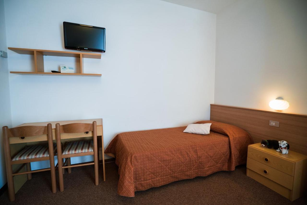 Hotel Rio Кадерцоне Екстериор снимка