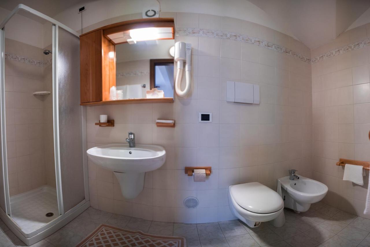 Hotel Rio Кадерцоне Екстериор снимка