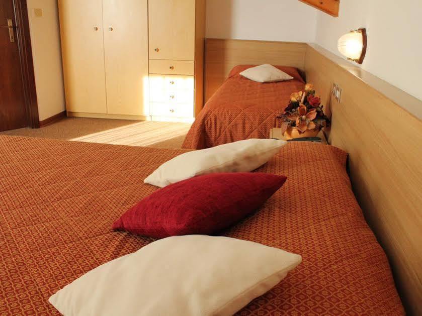 Hotel Rio Кадерцоне Екстериор снимка